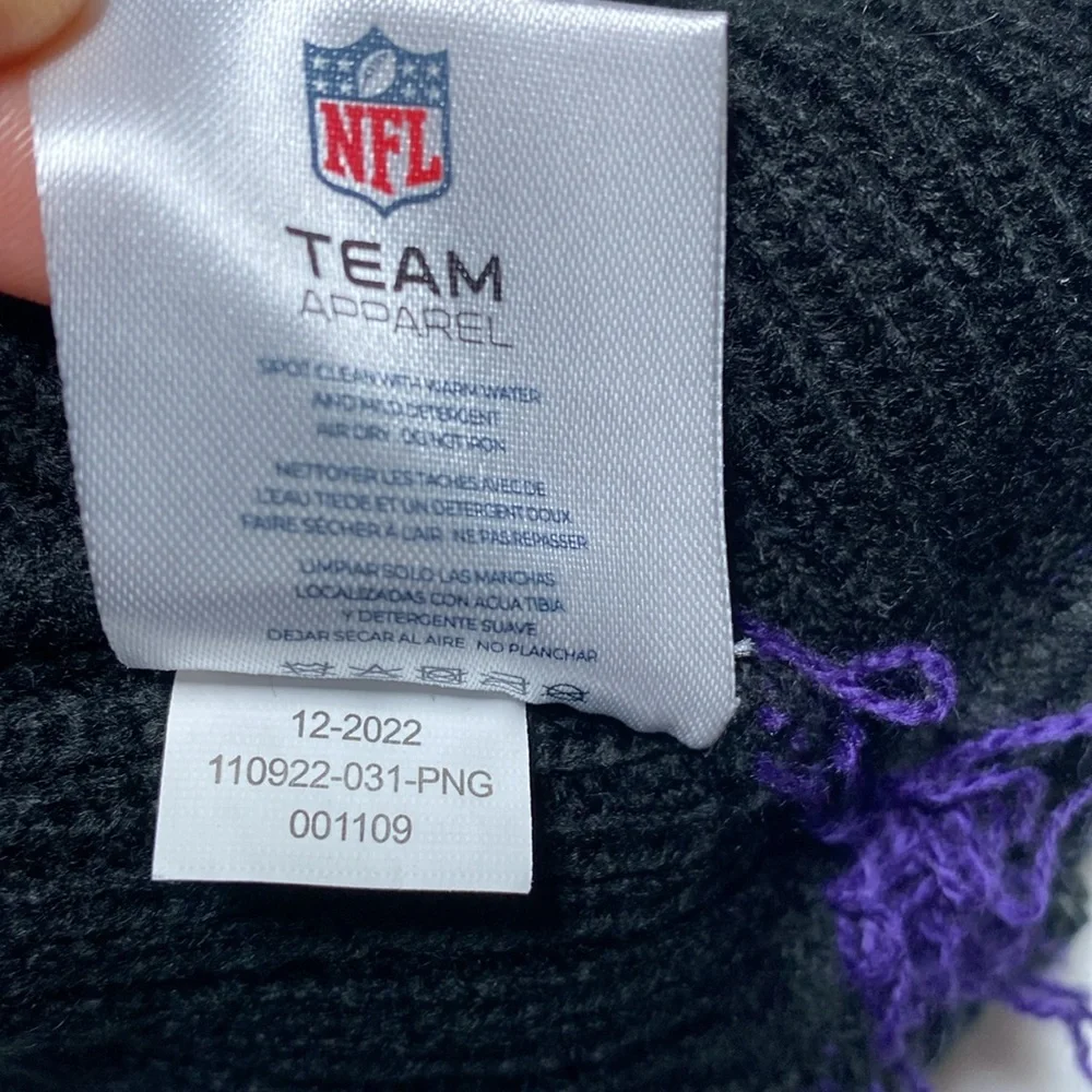 NFL Team Apparel‎ Baltimore Ravens Cuffed Pom Pom Beanie Hat OSFA